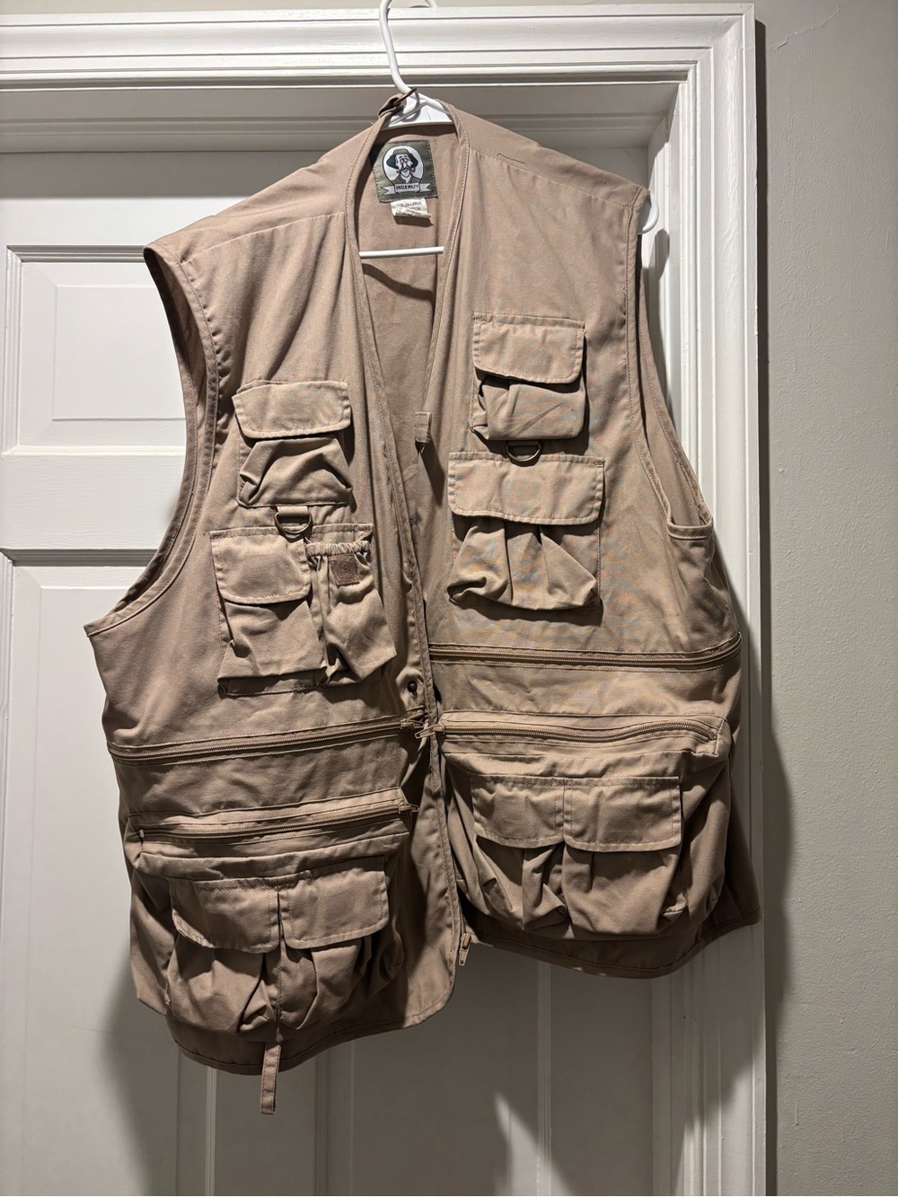 Men's Multi-Pocket Utility Vest in Tan